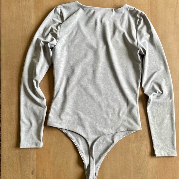 NWOT Aritzia Contour Gray V-Neck Long Sleeve Bodysuit - Picture 3 of 9